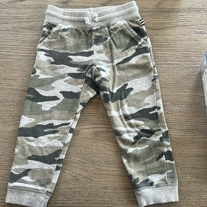 Splendid little boy camo joggers